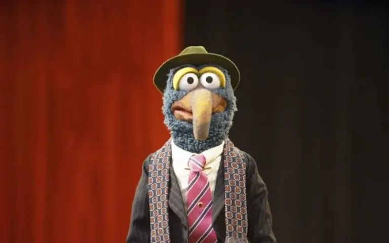 muppet with long hooked beak